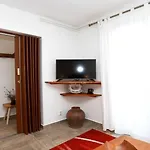 Vesna With Terrace Apartment *