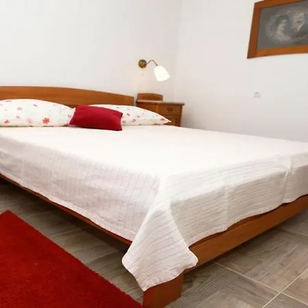 Vesna With Terrace Apartman