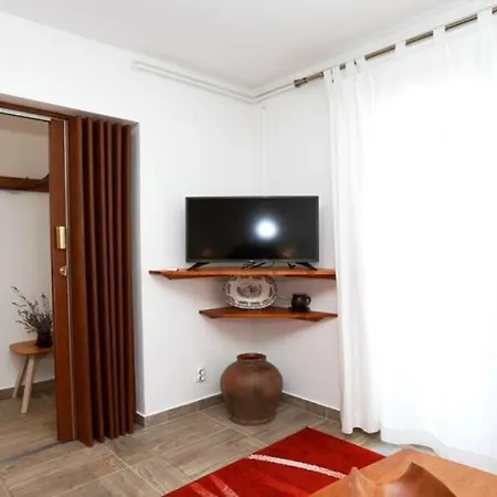 Vesna With Terrace Apartment *