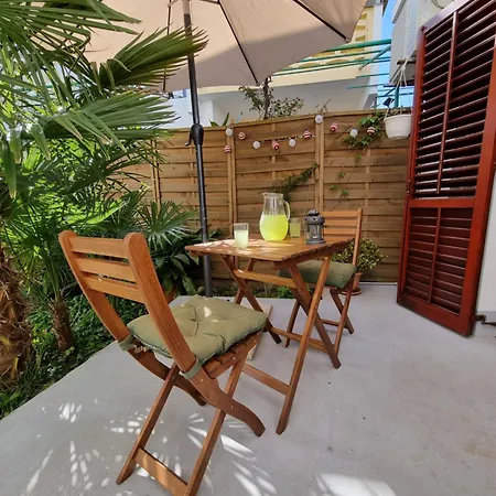 Vesna With Terrace Apartment