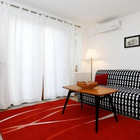 דירה Vesna With Terrace באסקה